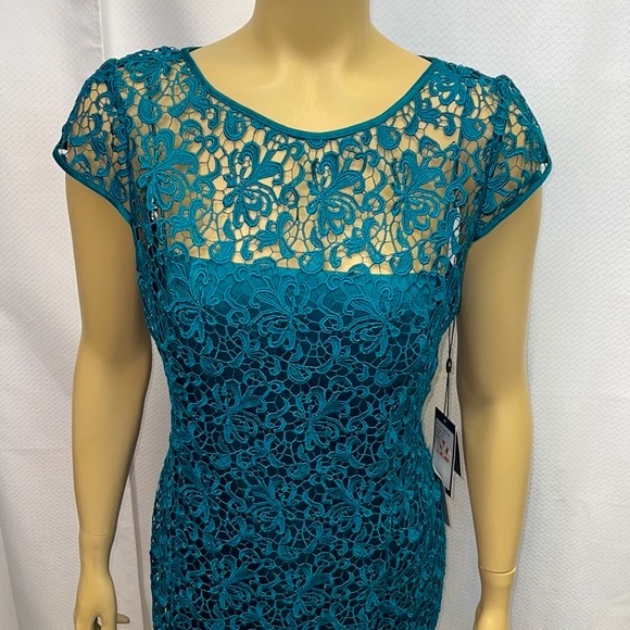 Adrianna Papell Lace Cap Sleeve Dress - Picture 4 of 13